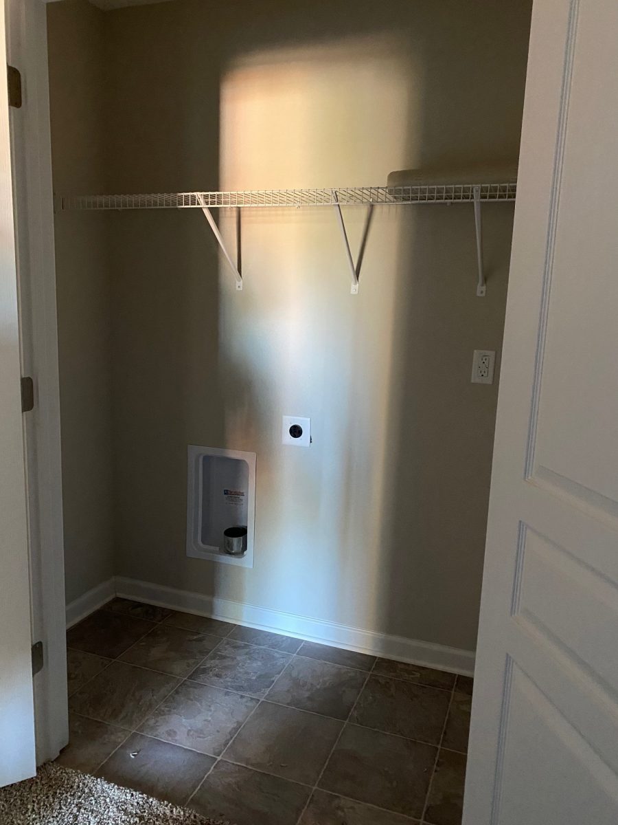 Upstairs Laundry | RealtyLink : RealtyLink