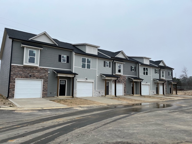 KINGSLEY PARK TOWNHOMES - Preleasing units now | RealtyLink : RealtyLink